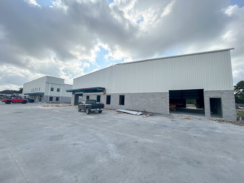 More Photos Of 6016 N Eldridge Pky, Houston Manufacturing For Lease