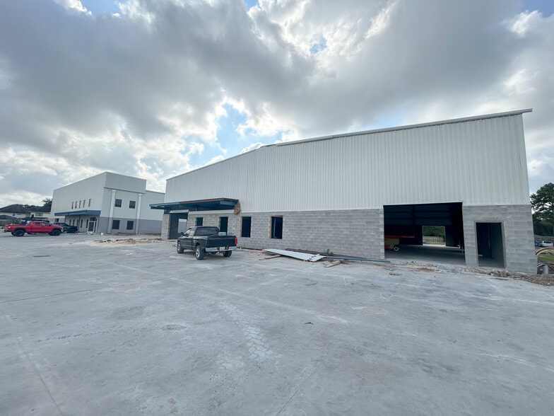 More Photos Of 6016 N Eldridge Pky, Houston Manufacturing For Sale