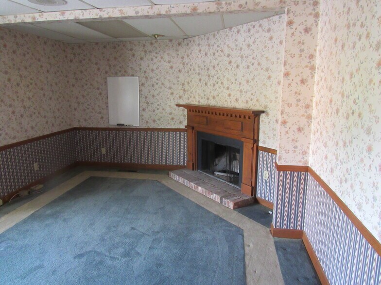 More Photos Of 219 8th St N, Columbus Office Residential For Lease