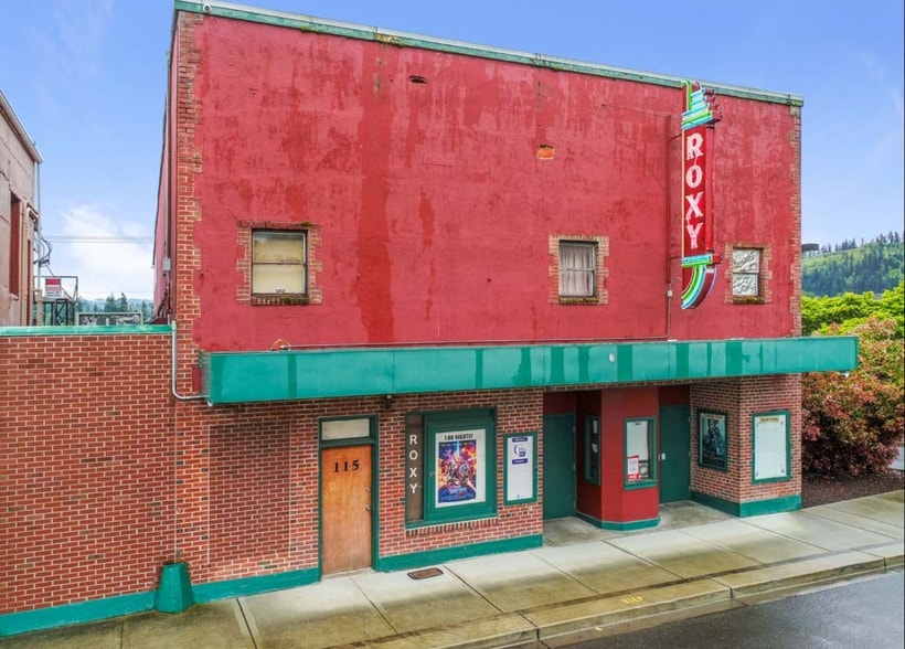 More Photos Of 115 Mashell N ave, Eatonville Movie Theatre For Sale