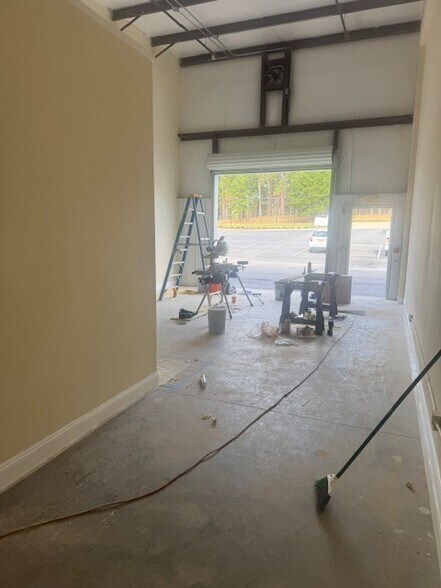 More Photos Of 6970 Jamesson Way, Midland Showroom For Lease