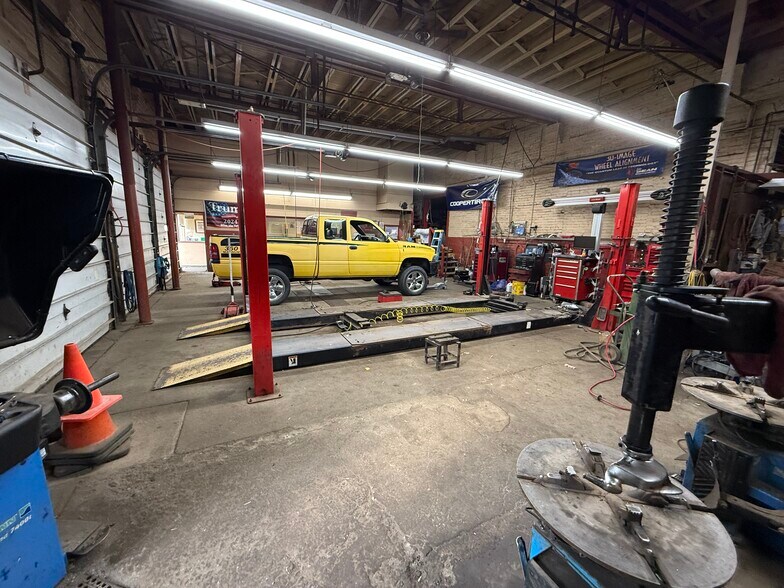 More Photos Of 622 13th St, Franklin Auto Repair For Sale