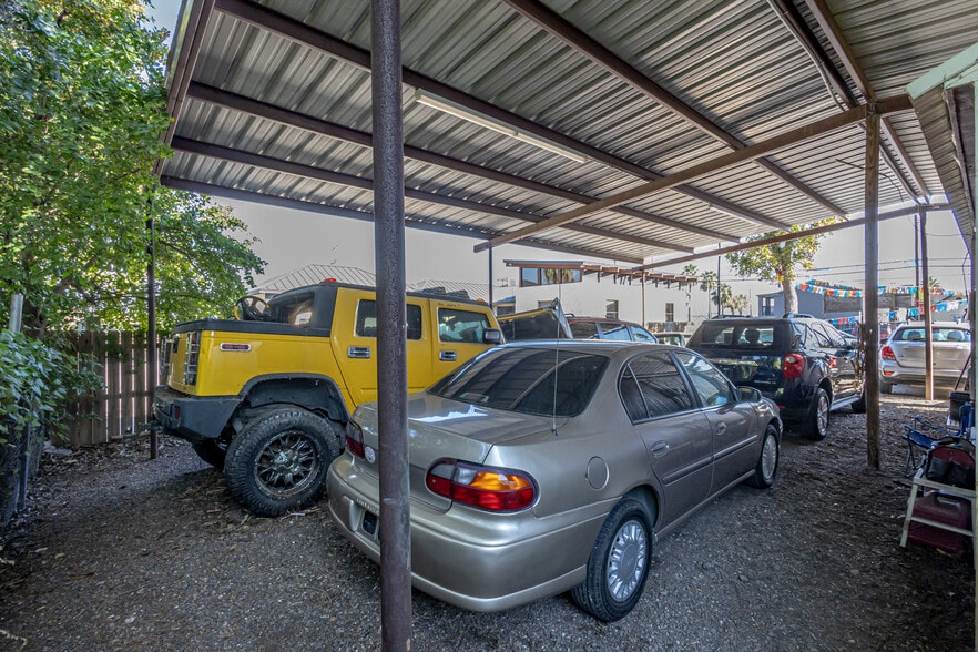 More Photos Of 2608 San Bernardo Ave, Laredo Office For Sale