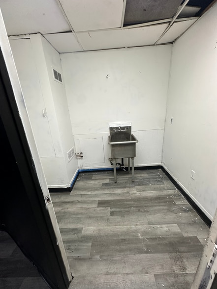 More Photos Of 3618 Tweedy Blvd, South Gate General Retail For Lease