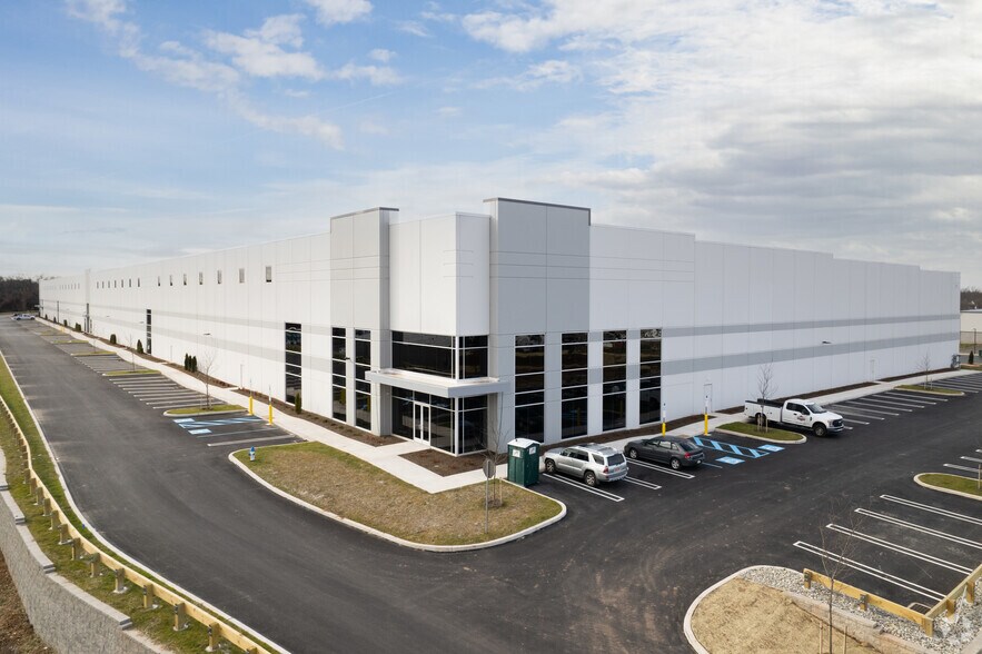 More Photos Of 350 Ivyland Rd, Warminster Township Manufacturing For Lease