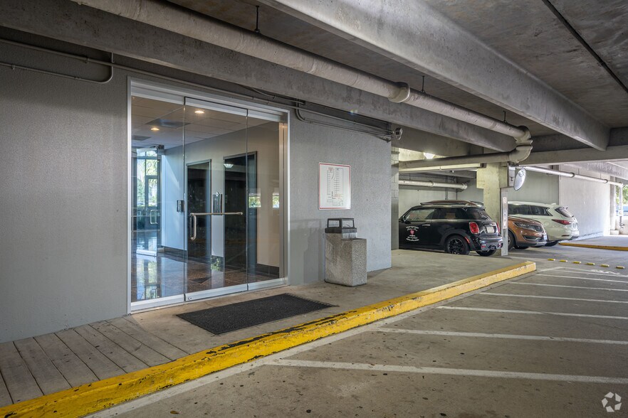 More Photos Of 11451 Katy Fwy, Houston Office For Lease