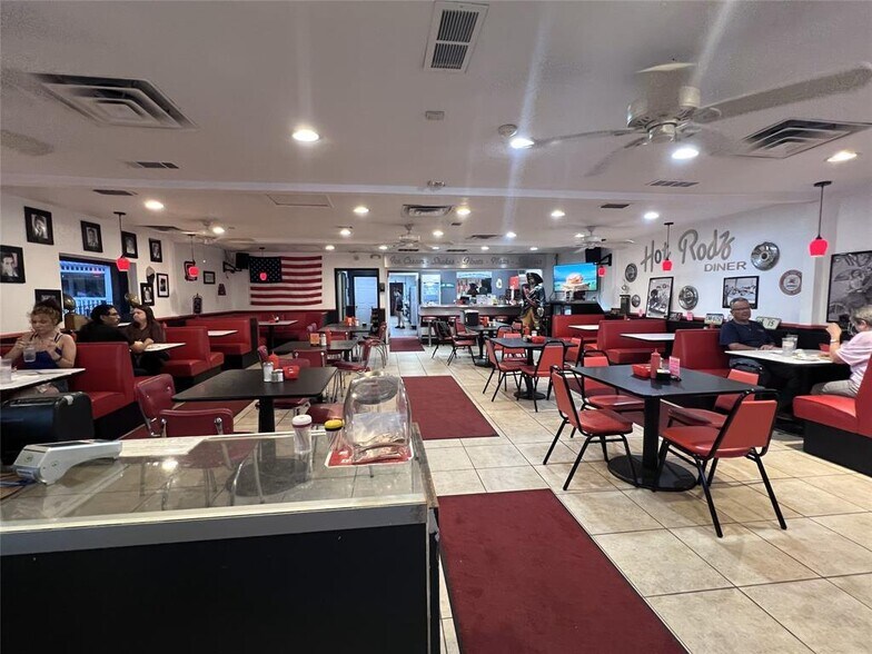 More Photos Of 115 S Main St, Crandall Restaurant For Sale