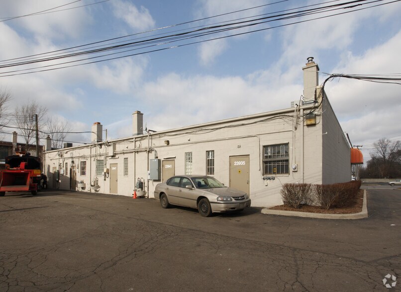 More Photos Of 23935-23959 W Nine Mile Rd, Southfield Unknown For Sale