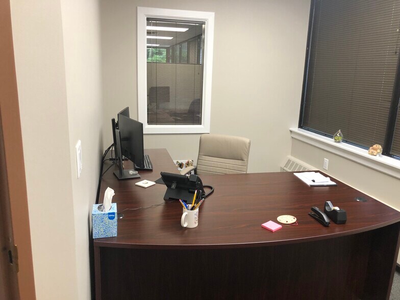 More Photos Of 5 Schuman Rd, Millwood Office For Lease