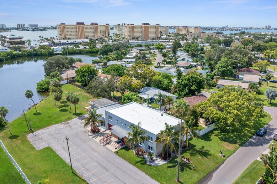 More Photos Of 10830 Navajo Dr, Saint Petersburg Showroom For Sale