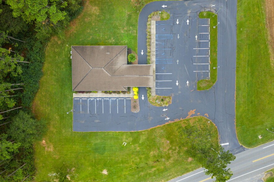 More Photos Of 1200 Henley Ln, Baker Medical For Lease