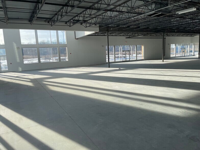 More Photos Of 29380 N Waukegan Rd, Green Oaks Freestanding For Sale