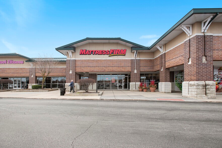 More Photos Of 2241 Willow Rd, Glenview Storefront For Sale