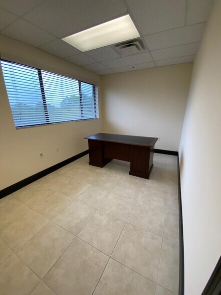 More Photos Of 1490 Sunshadow Dr, Casselberry Loft Creative Space For Lease