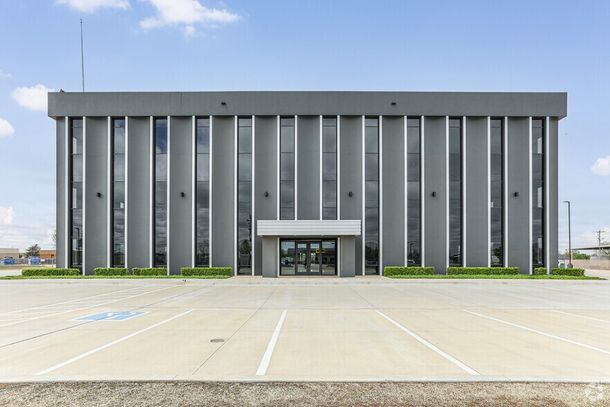 More Photos Of 3303 S Meridian Ave, Oklahoma City Office For Sale