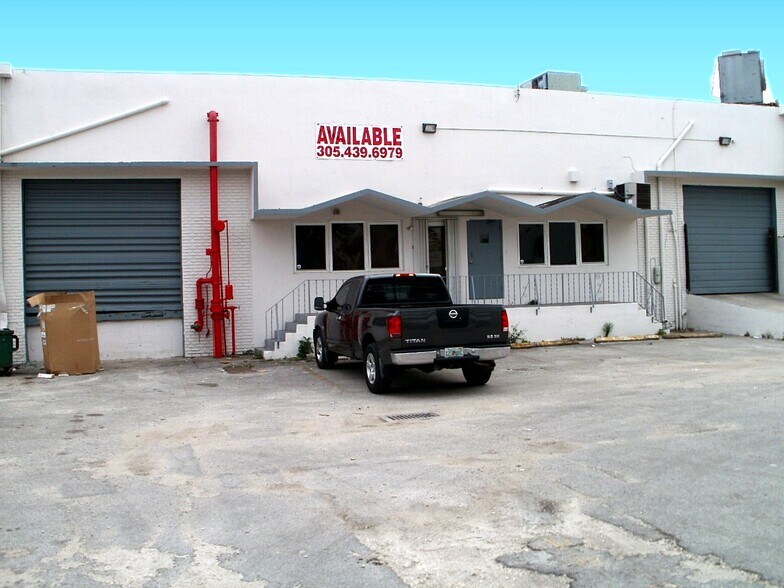 More Photos Of 670 W 20th St, Hialeah Warehouse For Lease