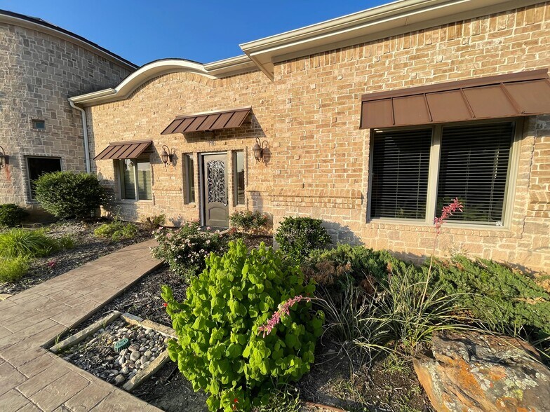 More Photos Of 3111 Unicorn Lake Blvd, Denton Storefront Retail Office For Lease