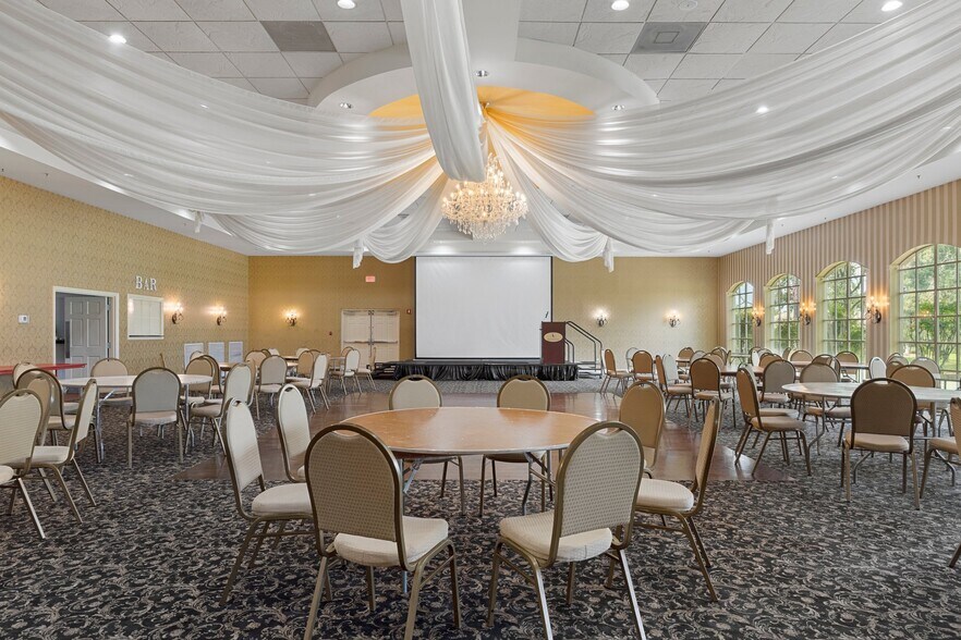 More Photos Of 4550 Golf Club Ln, Spring Hill Golf Course Driving Range For Sale