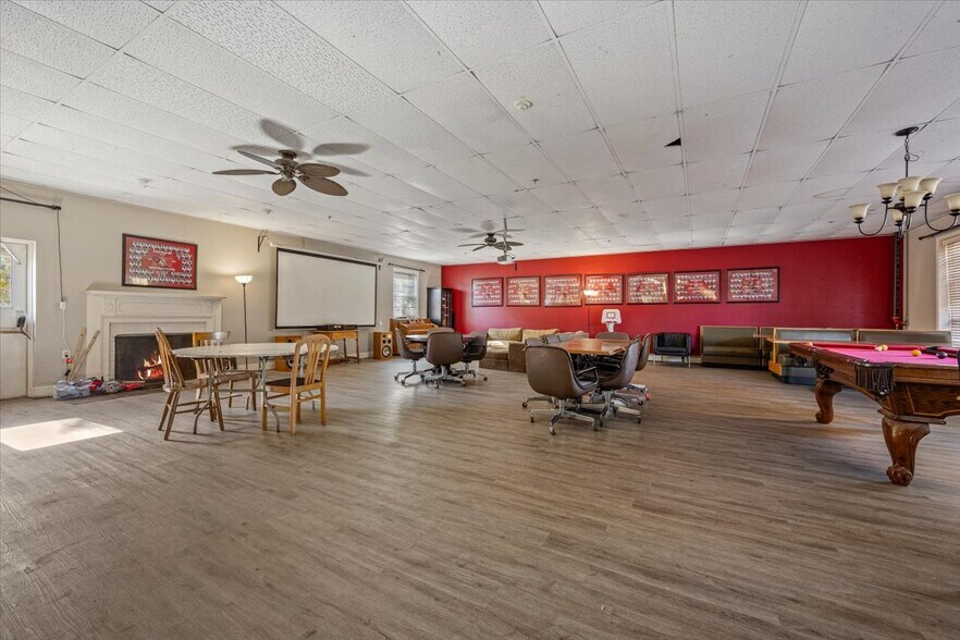 More Photos Of 928 W Hillcrest Dr, Dekalb Sorority Fraternity House For Sale
