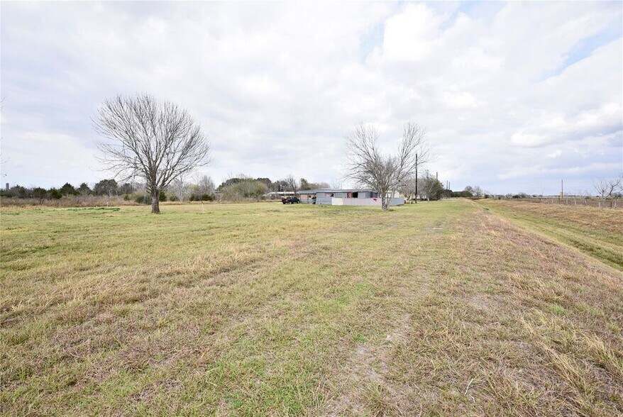 More Photos Of 6018 FM 360 Rd, Needville Trailer Camper Park For Sale