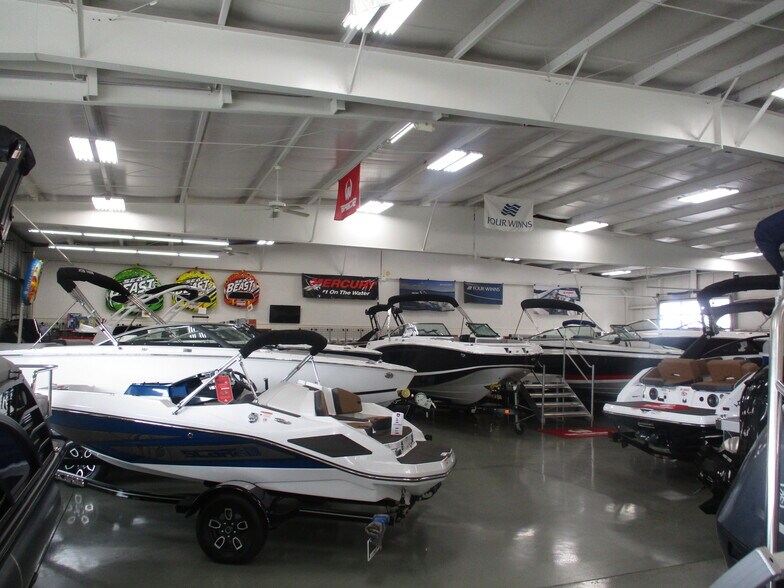 More Photos Of 345 Lake Michigan Dr, Grand Rapids Storefront For Sale