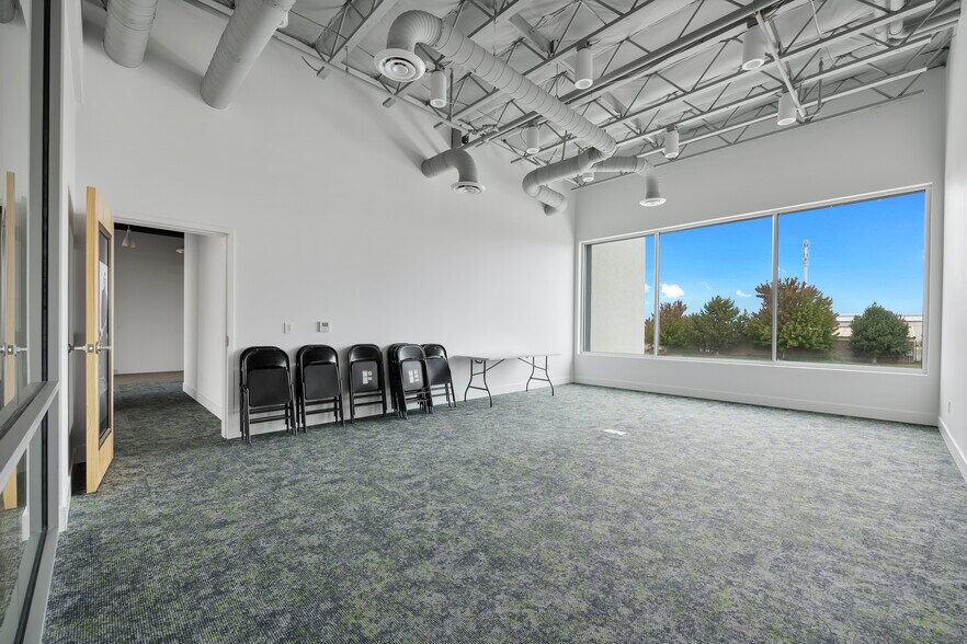 More Photos Of 9425 Sandifur Pky, Pasco Office For Sale