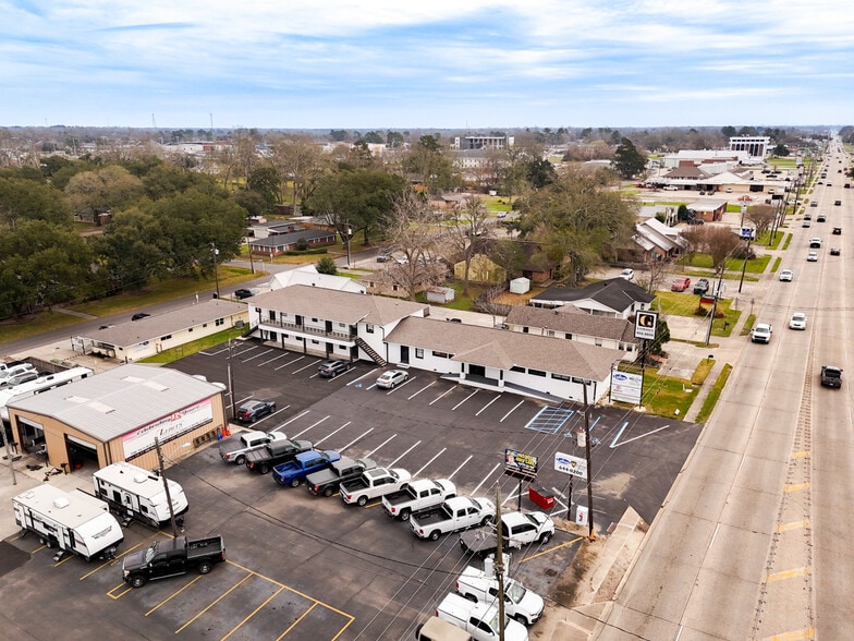 More Photos Of 214 S Burnside Ave, Gonzales Medical For Lease
