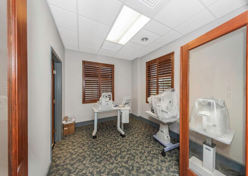 More Photos Of 2346 Drew St, Clearwater Office For Sale