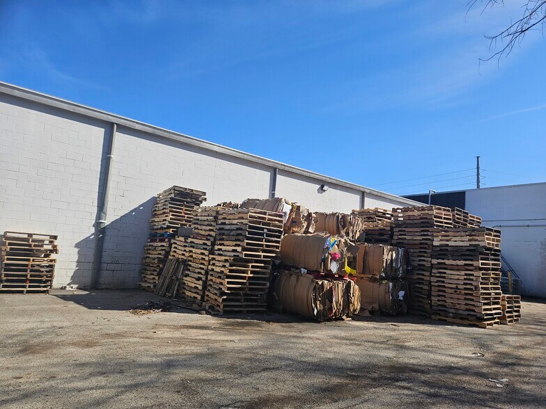 More Photos Of 15977-15981 State Route 170, Calcutta Freestanding For Lease