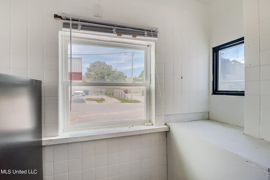 More Photos Of 507 Pass Rd, Gulfport Office For Sale