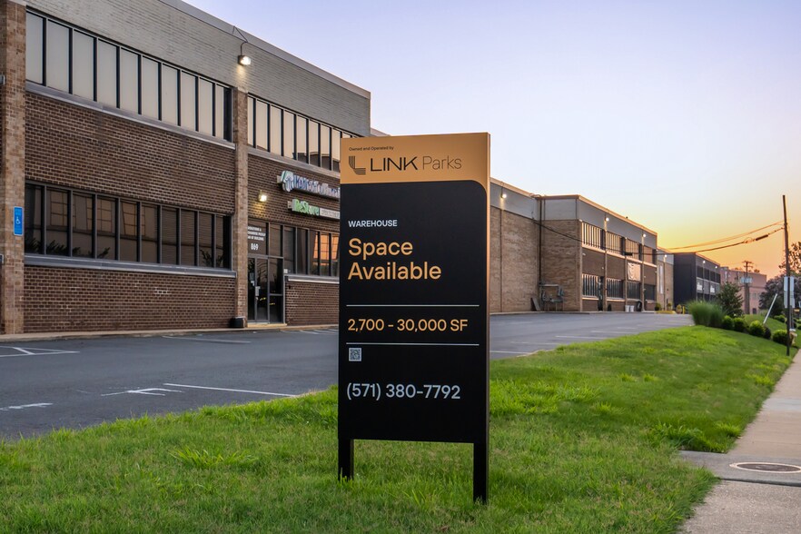 More Photos Of 901-929 S Pickett St, Alexandria Unknown For Lease