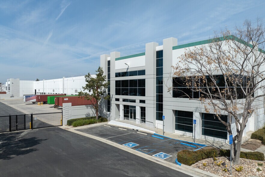 More Photos Of 311 S Doolittle Ave, San Bernardino Warehouse For Lease