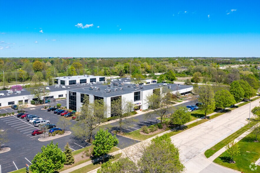 More Photos Of 120-160 W Center Ct, Schaumburg Office For Lease