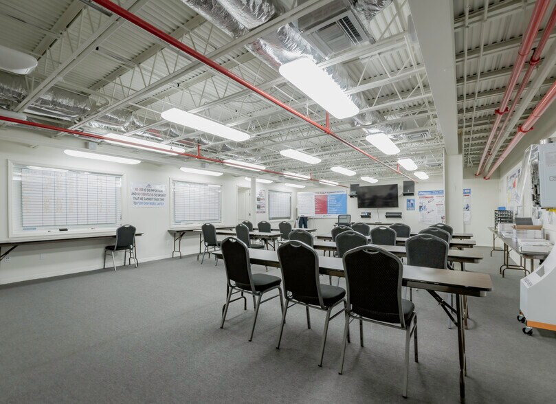 More Photos Of 4677 118th Ave N, Clearwater Manufacturing For Sale