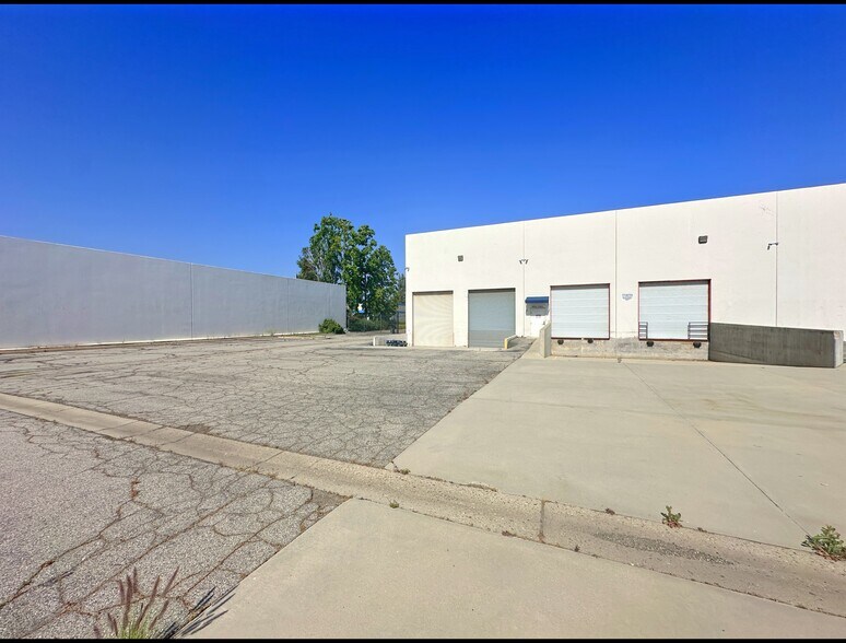More Photos Of 5155 Goldman Ave, Moorpark Manufacturing For Sale