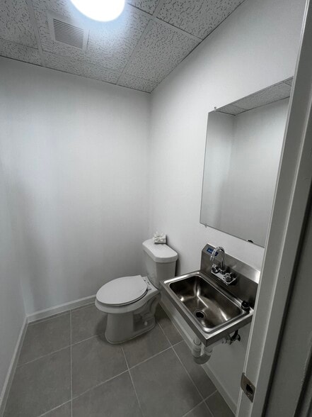 More Photos Of 6827 La Paseo St, Houston Warehouse For Lease