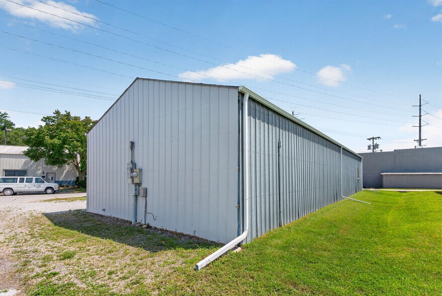 More Photos Of 908 N 4th St, Ames Warehouse For Lease