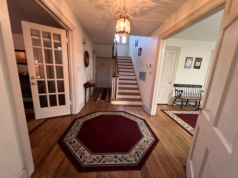 More Photos Of 80 Court St, Freehold Office For Sale