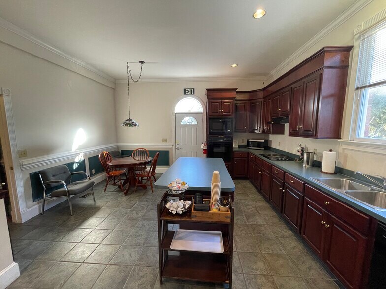 More Photos Of 1495 Remount Rd, North Charleston Office Residential For Sale