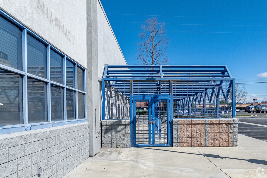 More Photos Of 15800 Imperial Hwy, La Mirada Drugstore For Lease