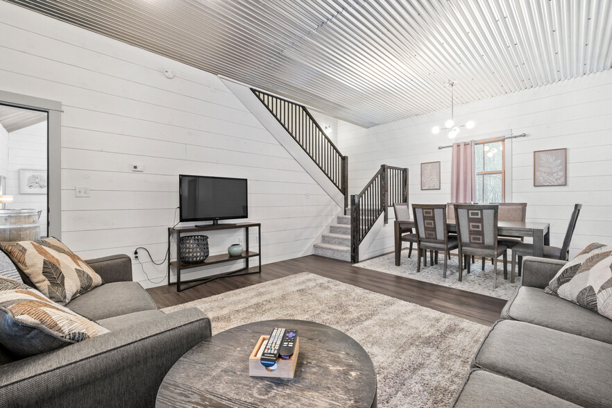 More Photos Of 10 Leeds Junction Rd, Leeds Winery Vineyard For Sale