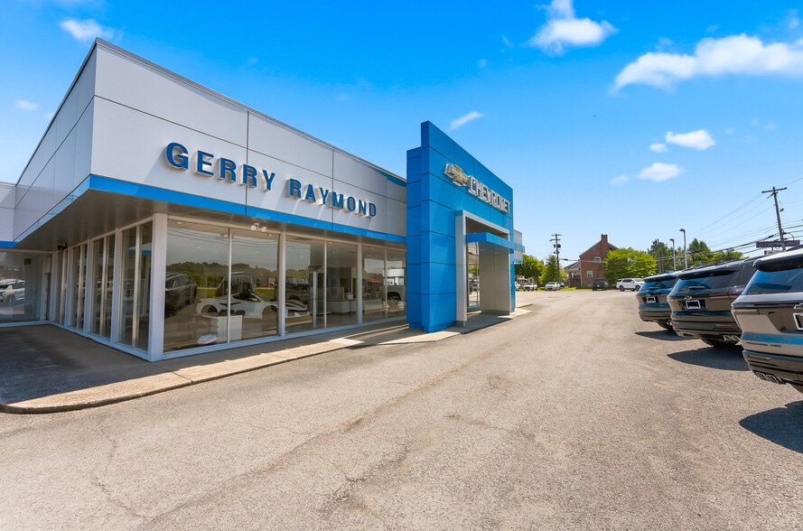 More Photos Of 1229 Country Club Rd, Fairmont Auto Dealership For Sale