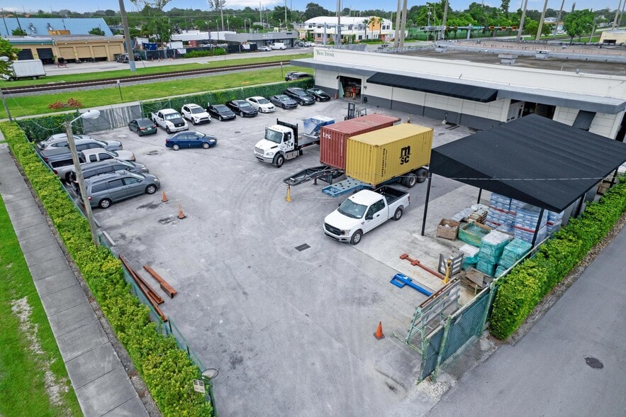 More Photos Of 801 N 21st Ave, Hollywood Distribution For Lease