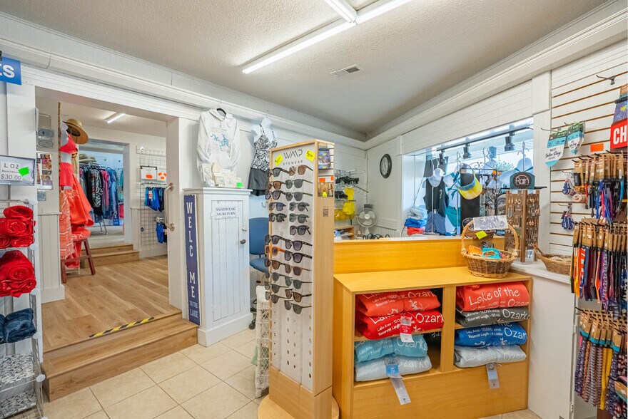 More Photos Of 8 Sunset Hills Ct, Sunrise Beach Storefront For Sale
