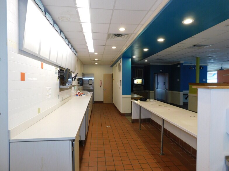 More Photos Of 7320 W Good Hope Rd, Milwaukee Fast Food For Lease