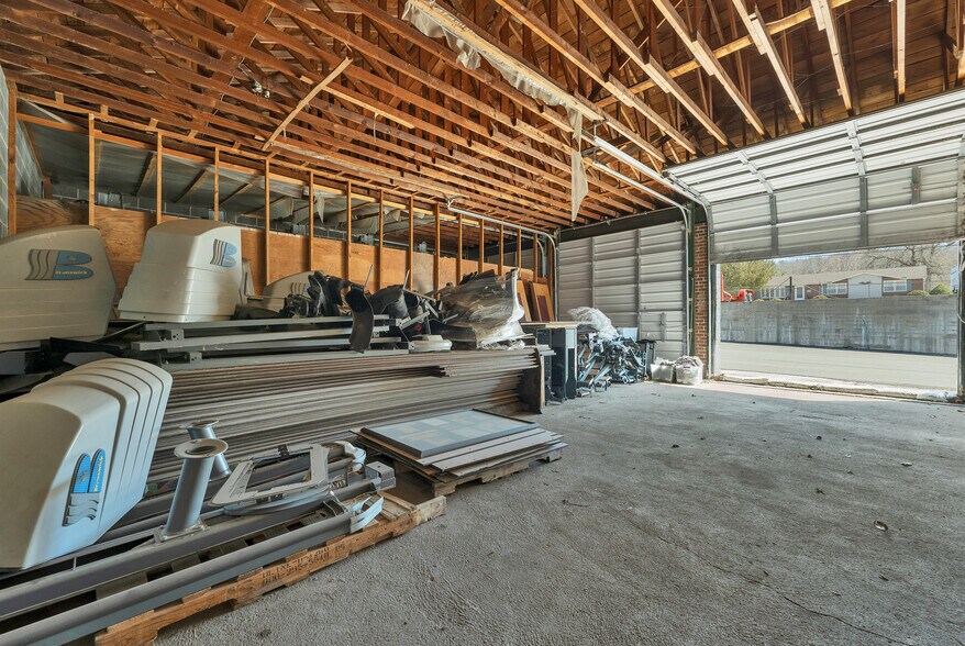 More Photos Of 55 Maynesboro St, Berlin Industrial For Sale