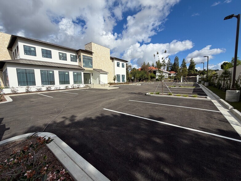 More Photos Of 420 Pennsfield Pl, Thousand Oaks Medical For Lease