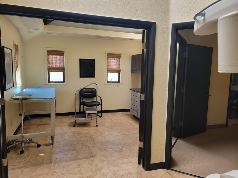 More Photos Of 919 12th Pl, Prescott Medical For Sale
