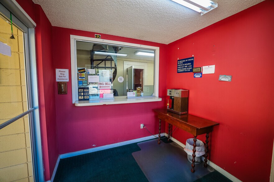 More Photos Of 221 S Preston St, Marksville Hotel For Sale