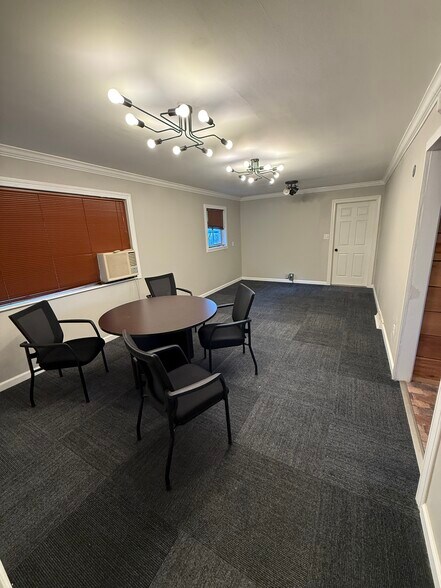 More Photos Of 1401 Thompson Cir, Gardendale Office For Sale